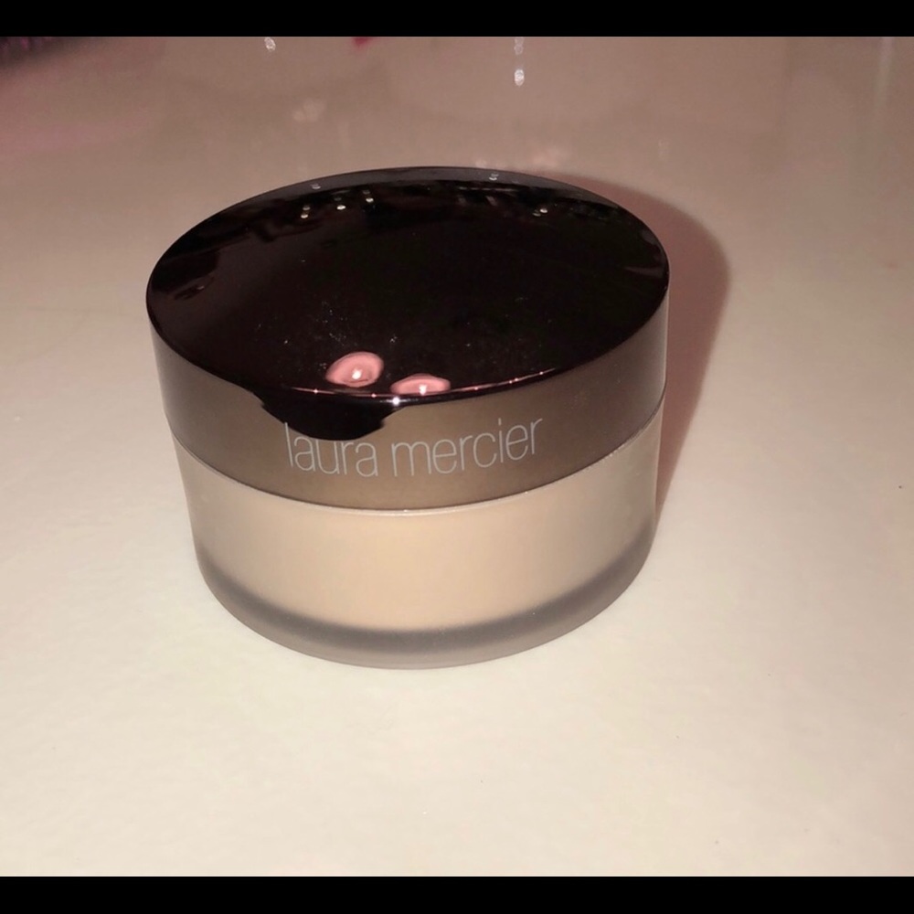 Laura Mercier translucent powder glow. New!
